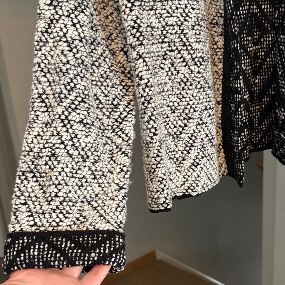 Chic Black and White Patterned Cardigan Jacket - Picture 4 of 5